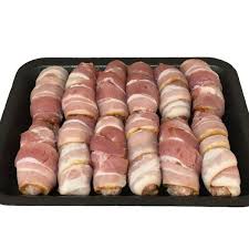 Manor Farm, from Buckingham: Sausages in bacon (10 in a pack)